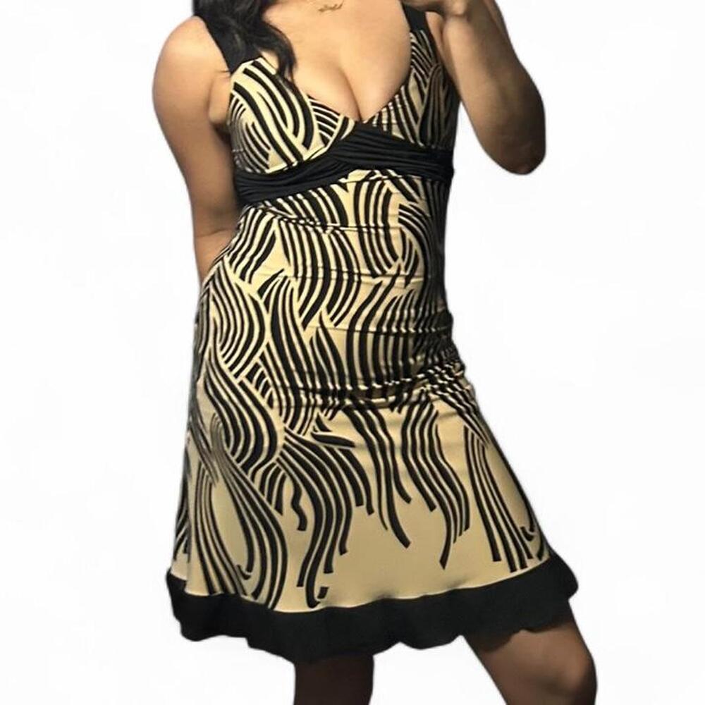 Jessica Simpson Dress 2000s
Size 4